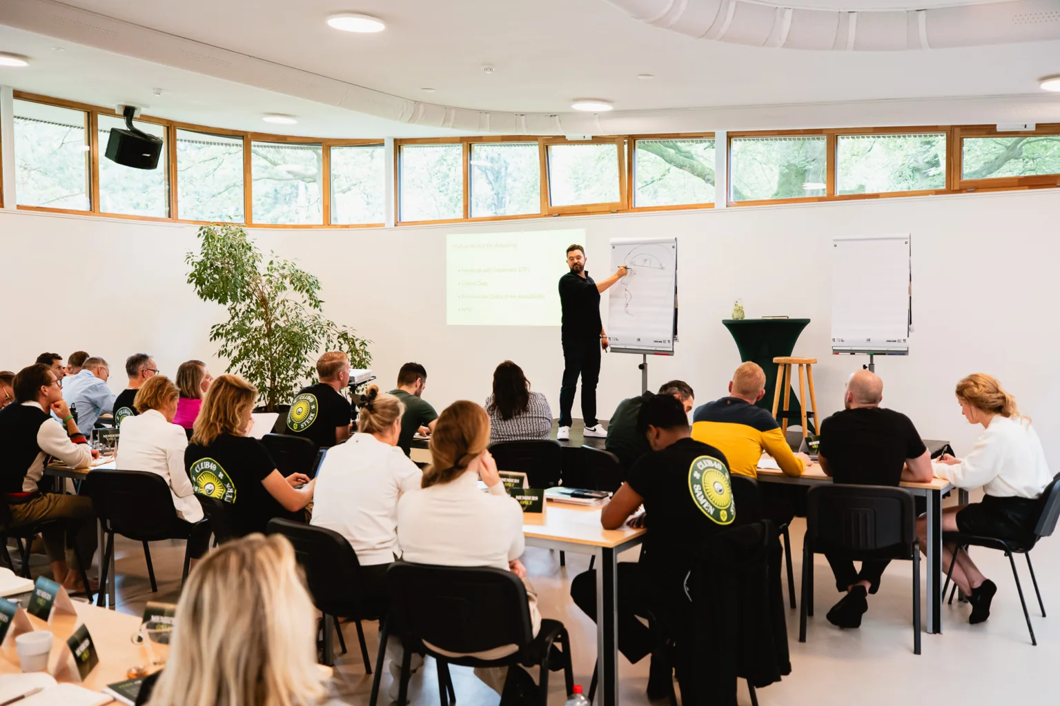 Daniel Priestley geeft een workshop bij CLUB49